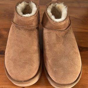 Uggs Ultra Mini size 9
